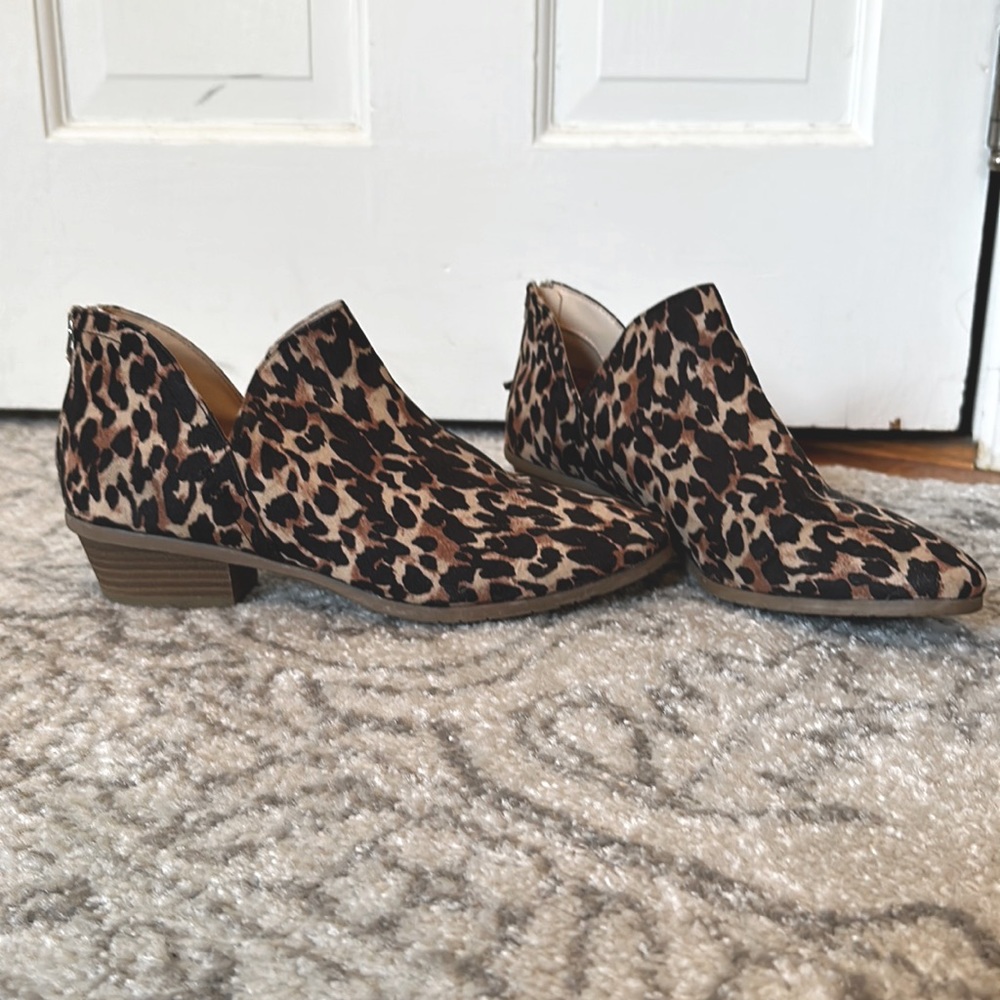 Kenneth Cole Reaction Women's Side Way Ankle Boot in Leopard women’s size 10M/41